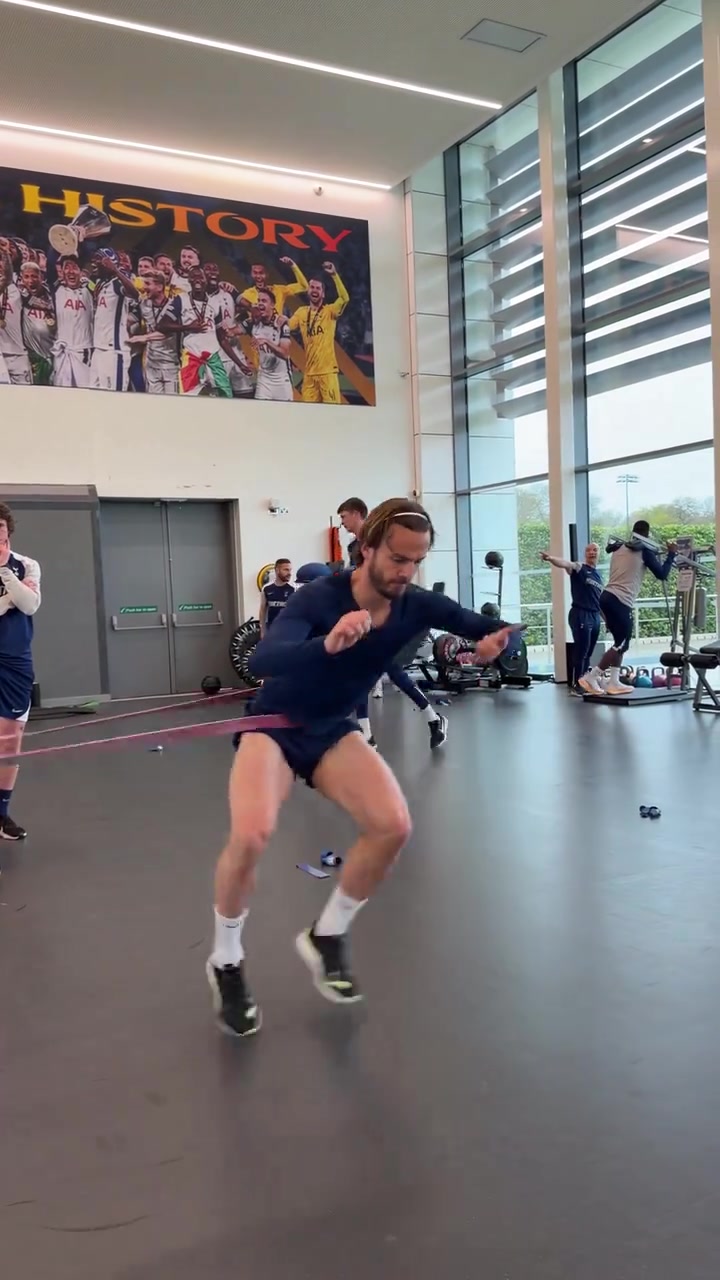 B体育登录入口-季前赛遭ACL！麦迪逊更新恢复训练视频，两腿肌肉差距明显引热议